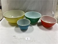 Set Pyrex Nesting Bowls