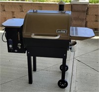 Camp chef pellet smoker. With grates for g