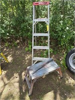 Werner 5' alum. ladder w/ platform stool 16" x 24"