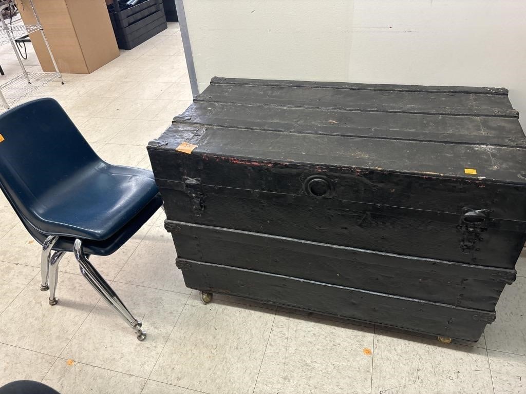 Vintage Flat Top Trunk & 2 Kids Chairs
