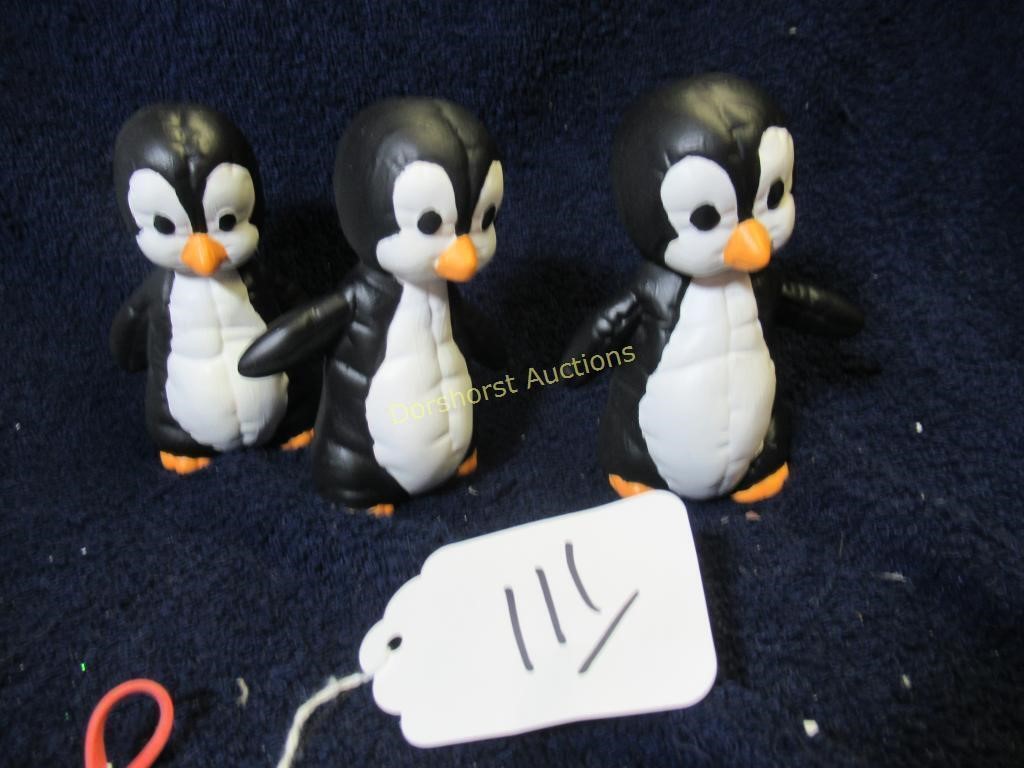 CERAMIC PENGUINS - 4"H (2 LEANING)