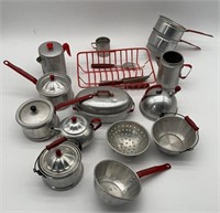 CHILD ALUMINUM POTS AND PANS-EARLY