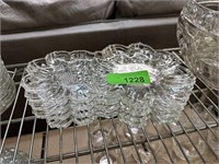 LOT OF GLASS LUNCHEON PLATES