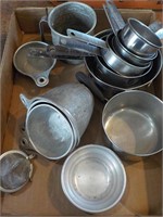 Aluminum and tin measuring cups KITCHEN KITCHEN