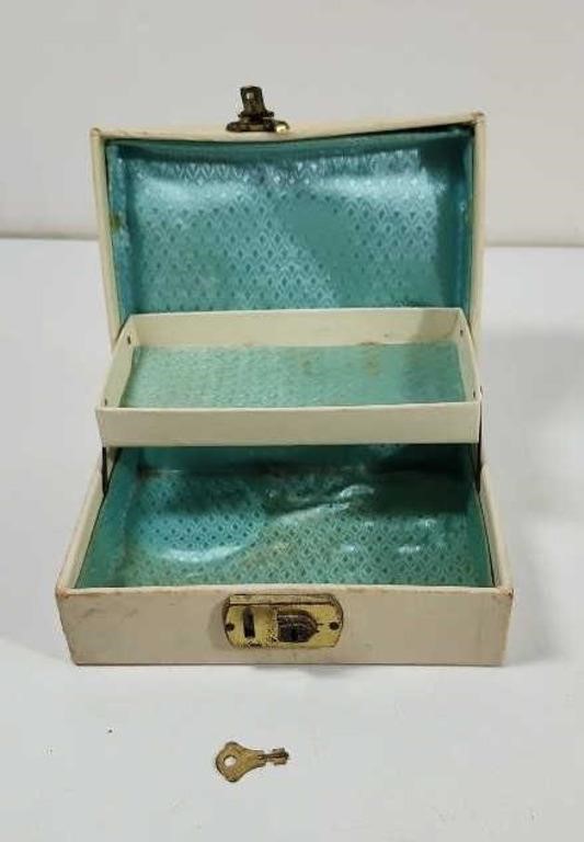 Vintage Jewelry box with key