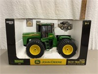 John Deere 9620 1/16. Gold tractor & keychain NIB