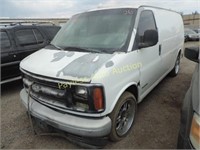 2002 Chevrolet Express 1GCFG15W921187602 White