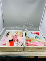 vintage Barbie tote w/ 4 dolls & accessories