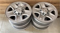 Toyota rims 19in 5 lug with center caps and lugs