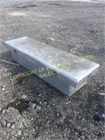 DIAMOND PLATE TRUCK BED TOOLBOX