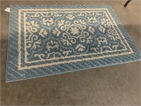 AREA RUG