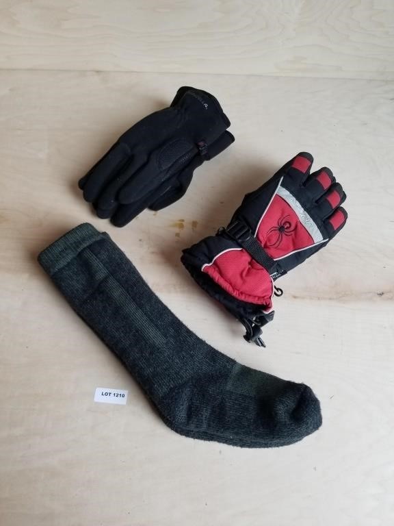 (Set of 2) Winter Gloves and Wool Socks