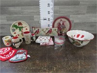 ASST. CHRISTMAS KITCHEN ITEMS