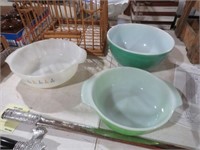COLLECTION OF VIN PYREX MIXING BOWLS