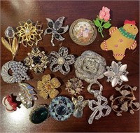 (21) Vintage Pins
