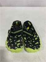 USED KIDS WATER SHOES, SIZE: KIDS 1.5-2