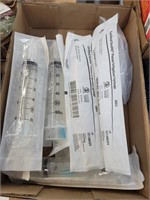 Piston irrigation syringes