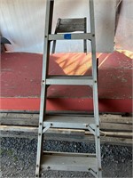 6 footstep ladder