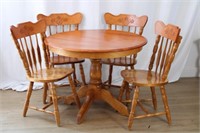 MAPLE PEDESTAL BASE DINING TABLE W 4 CHAIRS