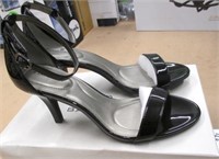 Bandolino Size 7 Ladies Heel Shoes