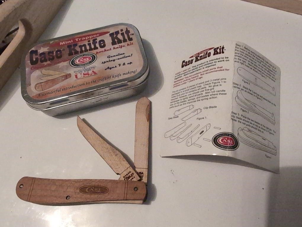 Case mini trapper knife kit in tin