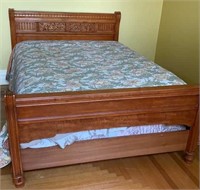 Antiqe 3 Piece Maple Bedroom Set nade circa 1890