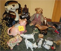 Collection of  figurines / vintage mixer