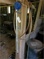 HAND CRANK BARREL PUMP