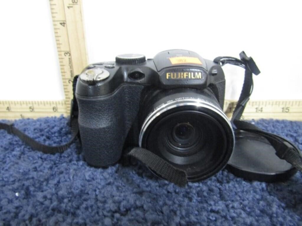 FUJIFILM FINEPIX DIGITAL CAMERA -- WORKS