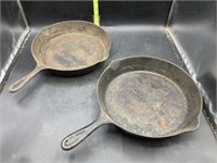 2 cast iron skillets - 2 #8 11in skillets