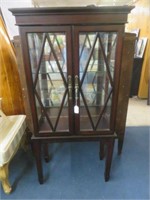 ANTIQUE MAHOGANY MIRRORED BACK DISPLAY CABINET