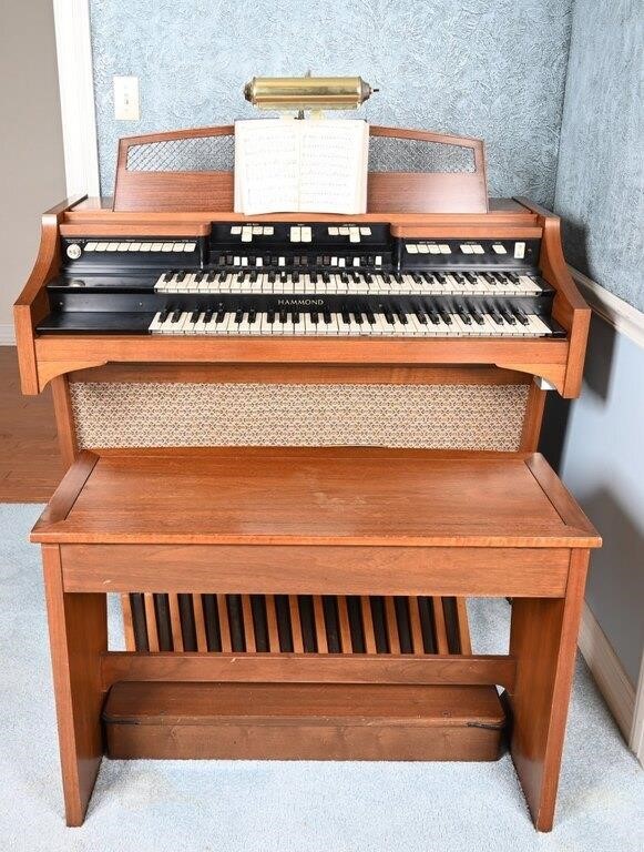 Hammond Model E-100 Electric Organ