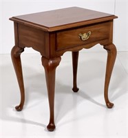 Henkel-Harris end table, Cherry, Queen Anne