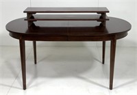 Henkel-Harris dining table, Hepplewhite style,