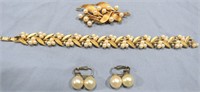 VINTAGE TRIFARI COSTUME NECKLACE*EARRINGS*BROOCH