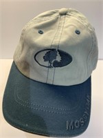 Mossy oak, self adjusting ball cap appears to be