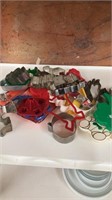 LOT OF VINTAGE COOKIE CUTTERS