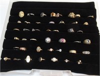 (43) COSTUME RINGS. CASE NOT INC.