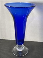 LARGE FOOTED COBALT BLUE GLASS VASE 10.75T X