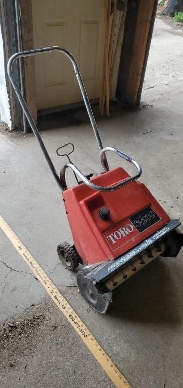 Toro S-200 Snow Blower. Good Compression. Model