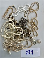 NICE Lot of Vintage Necklaces