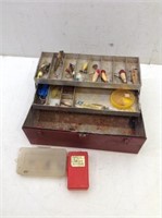 Metal Tackle Box w/ Some Old Lures (1) Glass Eye