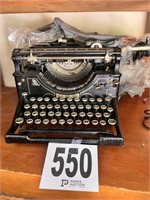 Vintage Underwood Typewriter(Garage)