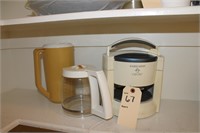 Lid opener, coffee pot and pitcher
