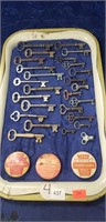 Tray Of (25)  Assorted Vintage Keys & (3) Vintage