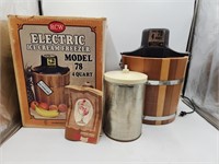 Vtg Electric RCW 4qt Wood Ice Cream Maker Model 78