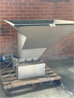 S/S 1.2m x 1.2m Hopper Feeder, Motorised Discharge