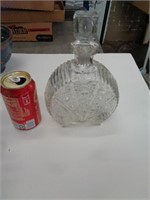 DECANTER W GLASS STOPPER / STOPPER CHIPPED