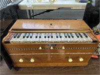 VTG INDIAN HARMONIUM ORGAN WORKS PLAYS NICELY