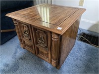 WOOD STYLE END TABLE (23" X 23 X 19")
